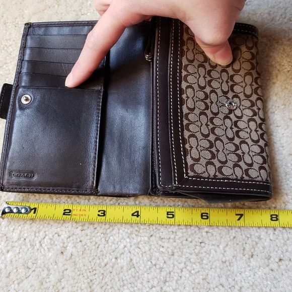 Authentic Coach wallet - Picture 9 of 10
